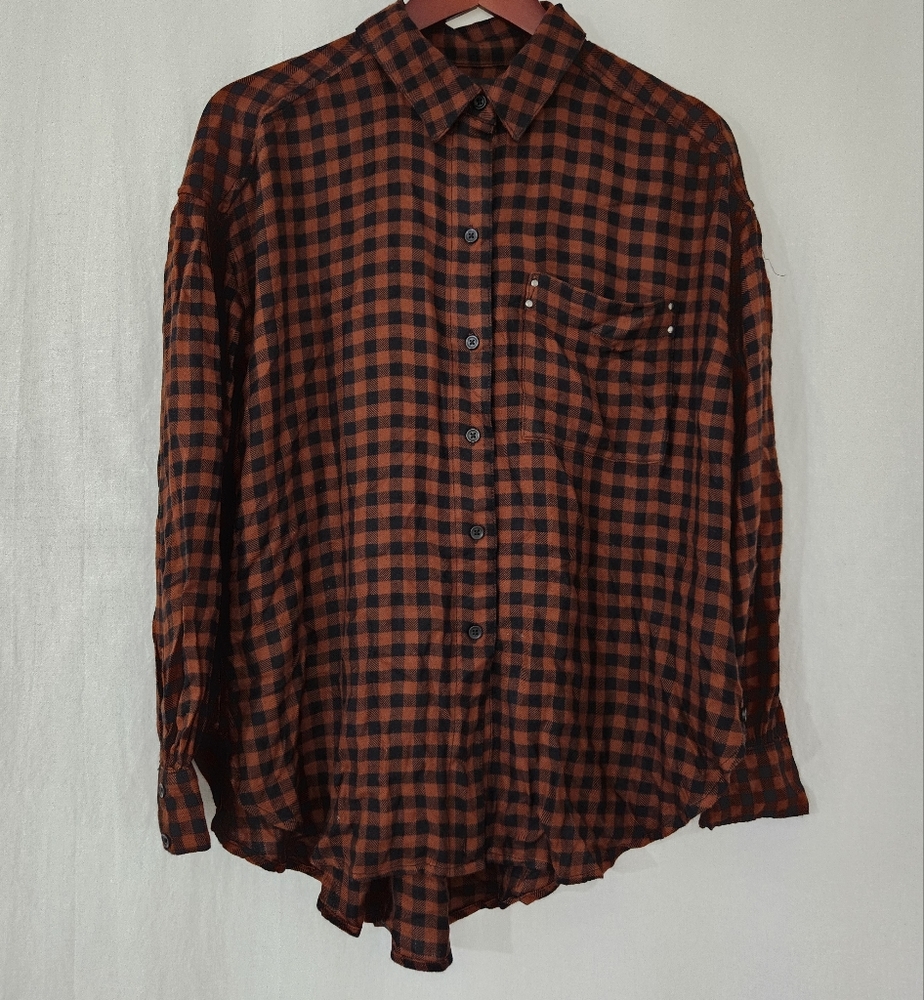 twelve o two Button Down Flannel in Black and Orange Plaid Women’s Size M